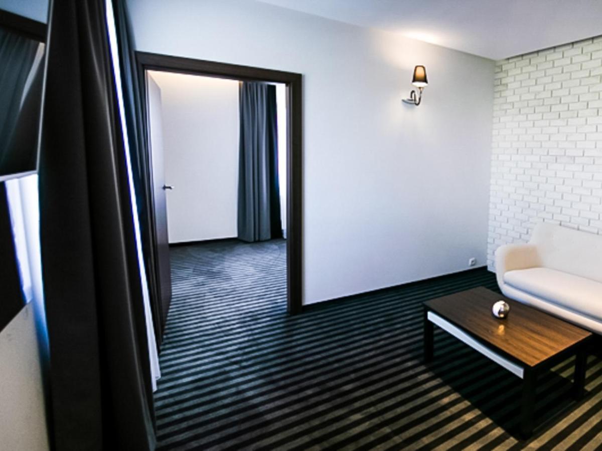 Bed and Breakfast Bialy Dwor Rychwal Exterior foto
